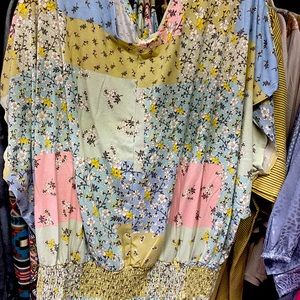 Adorable floral tunic by easel